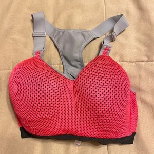 VS Sport sports bra
